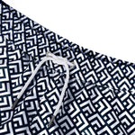 Dunkelblaue Badeshorts mit Muster Nahansicht Andrew&Cole