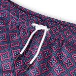 Blaue Badeshorts mit Muster Nahansicht Andrew&Cole