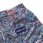 Badeshorts mit Paisley Nahansicht mit Logo Andrew&Cole